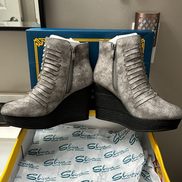 Sbicca Women’s platform boots new inbox, size 7 - Picture 2 of 5